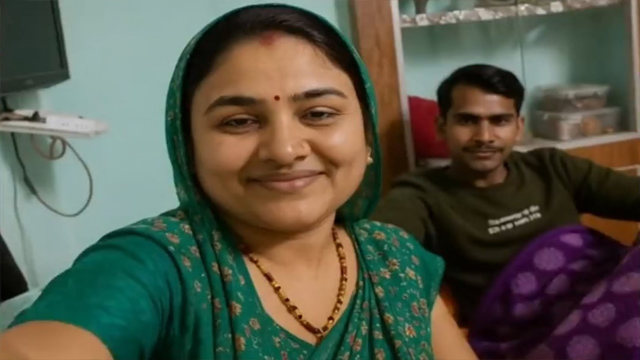 Desi Aunty Bed Romanse – Kiss And Fucking Leaked Video