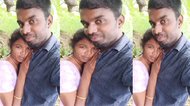 Tamil Aunty Outdoor Having Fun With Lover